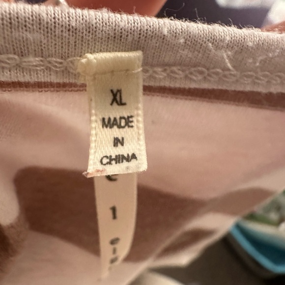 Nine 1 Eight Tan and Ivory Striped Tunic Style Shirt with Bat Wing Sleeves - Picture 6 of 9